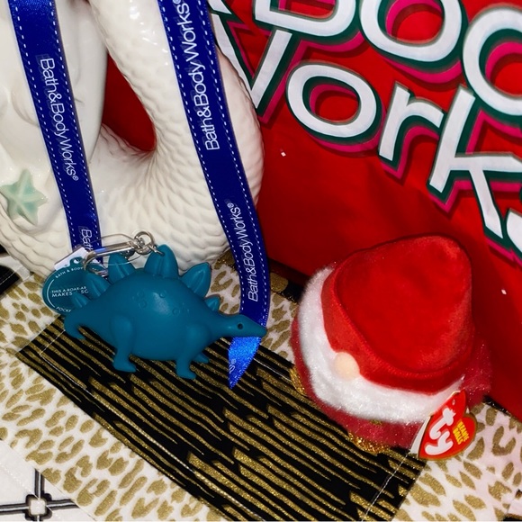 BATH AND BODY WORKS NOISE MAKING STEGOSAURUS POCKETBAC HOLDER➕SANITIZER - Picture 5 of 7